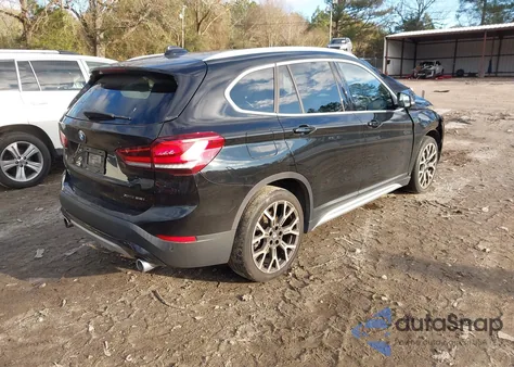 2022 BMW X1 xDrive28I z USA, uszkodzony, nr VIN WBXJG9C08N5U54994
